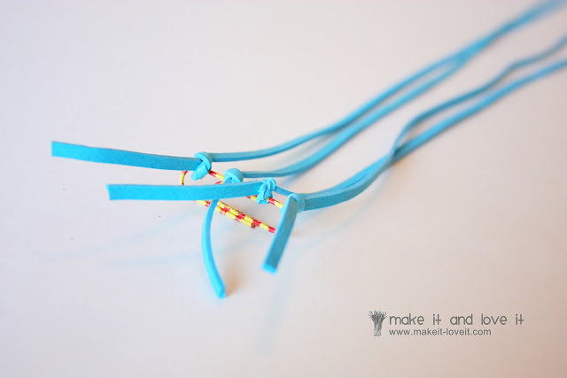 Cách làm đàn Ukelele từ bìa carton