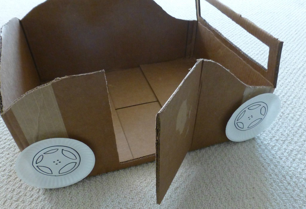 Làm ô tô cho bé từ thùng carton-bao bì carton
