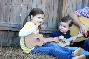 Cách làm đàn Ukelele từ bìa carton.